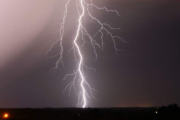 lightning spreading bolt.jpg