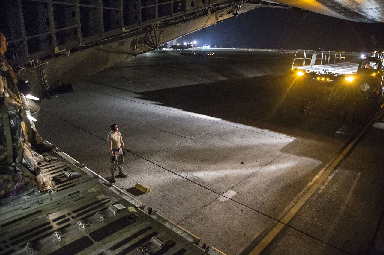 night-tunnel-airforce-usa-lights-arena-464296-pxhere.com.jpg