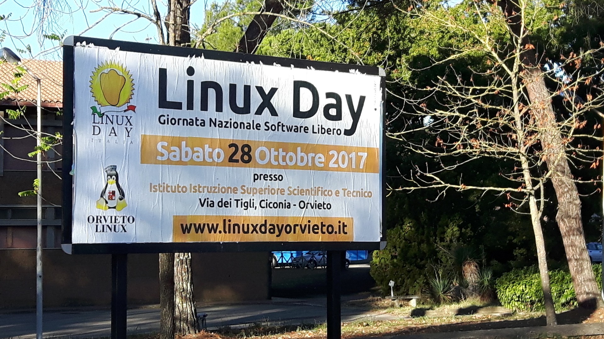 28.-LinuxDay-2017-Orvieto-cartellone.jpg