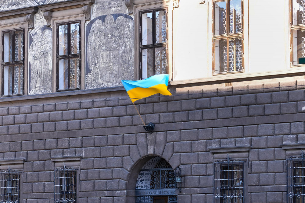size4-16456332309001-231-symbolickym-vyvesenim-vlajky-vyjadrili-podporu-ukrajine-zastupitele-mesta-i-plzenskeho-kraje.jpg