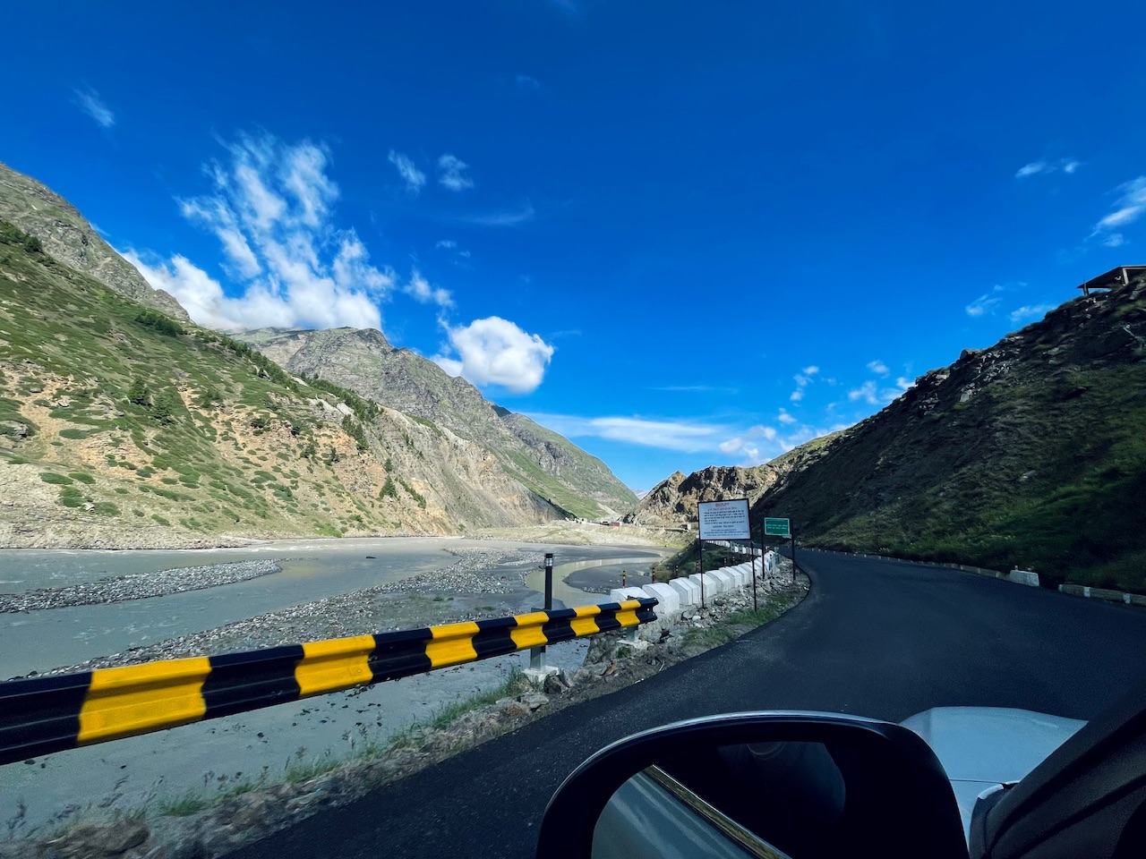 Driving through the breathtaking valleys of Lahaul and exploring the trails and roads alongside the Chandra River.