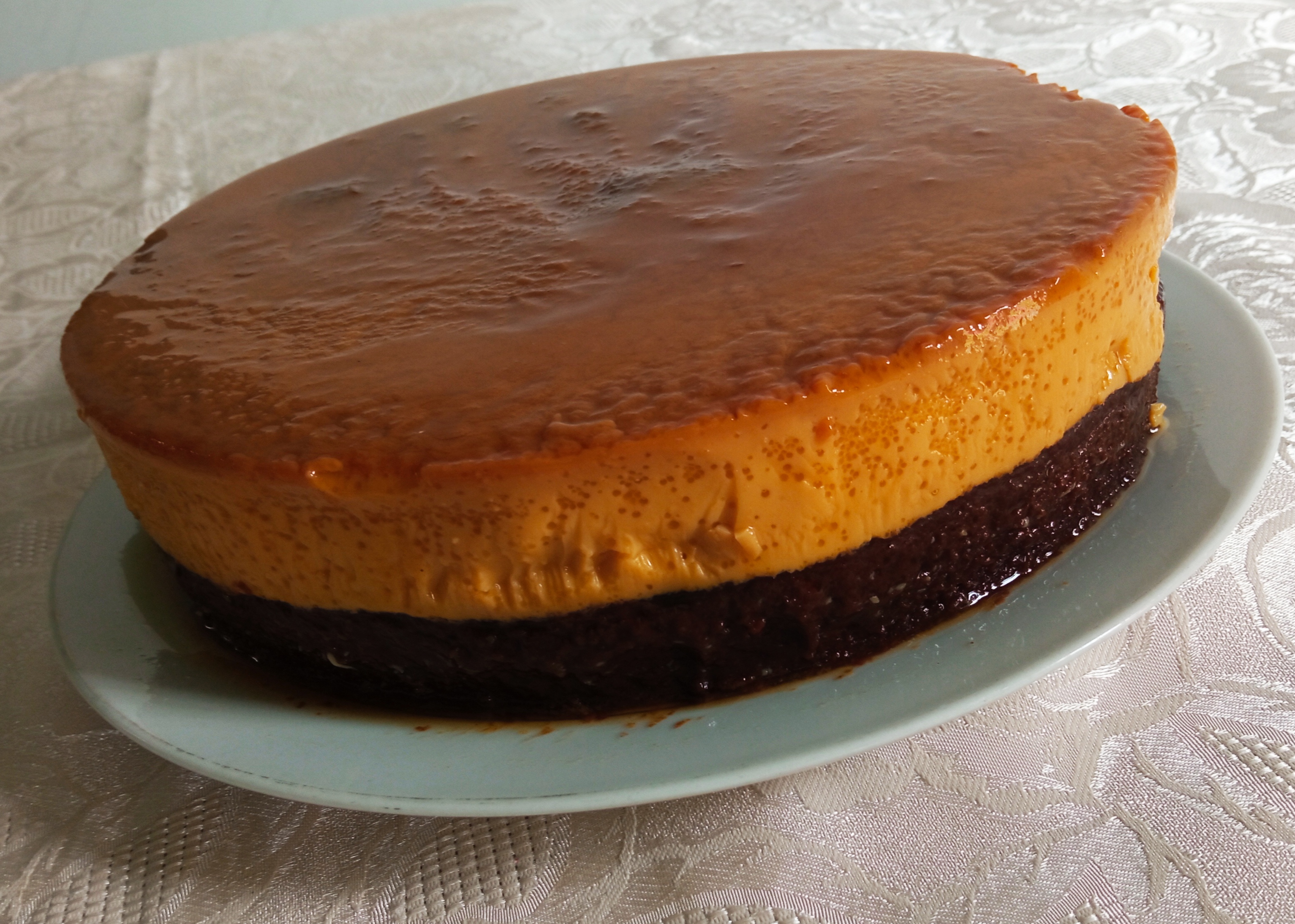 Chocoflan, la auténtica tarta imposible de resultado mágico