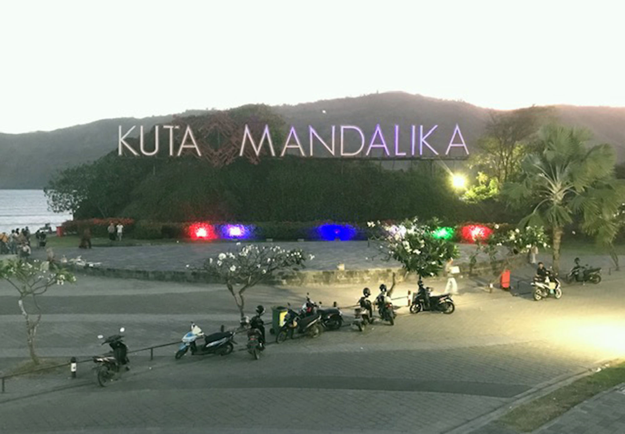 Pantai Kuta Mandalika_07.jpg