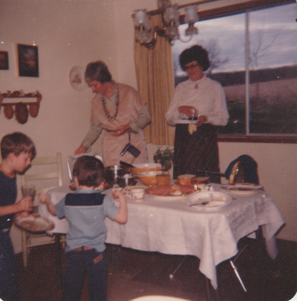 1978-07 - Skip setting up a dinner table, boys, kids, but not sure what year, month, or where, 1pic.png