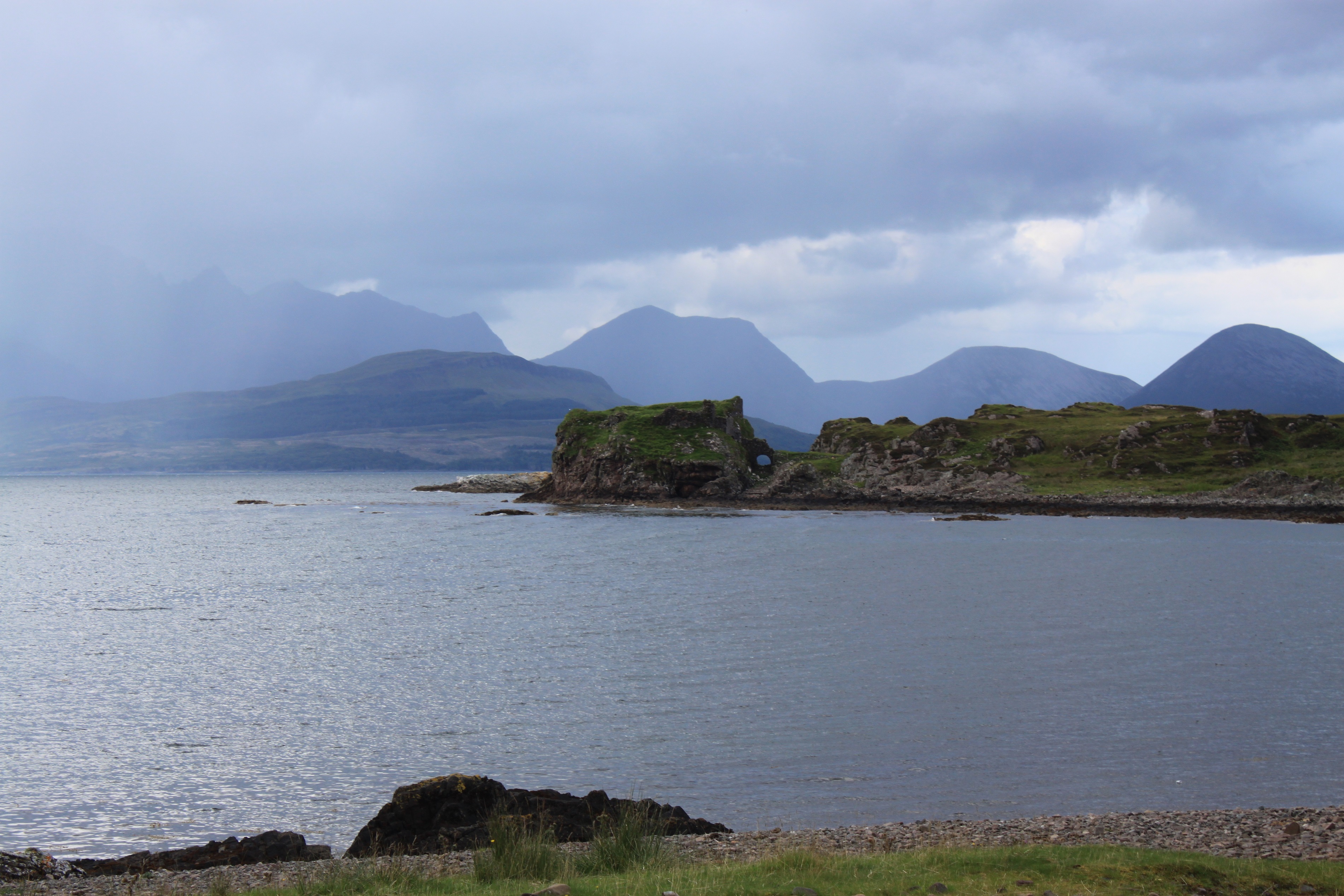 Dunscaith Castle Skyesmall.jpg