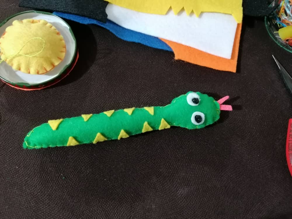 diy-felt-snake (3).jpeg