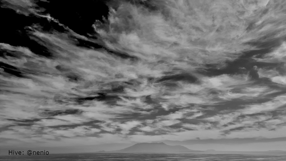 cirrus-clouds-001-bw.jpg
