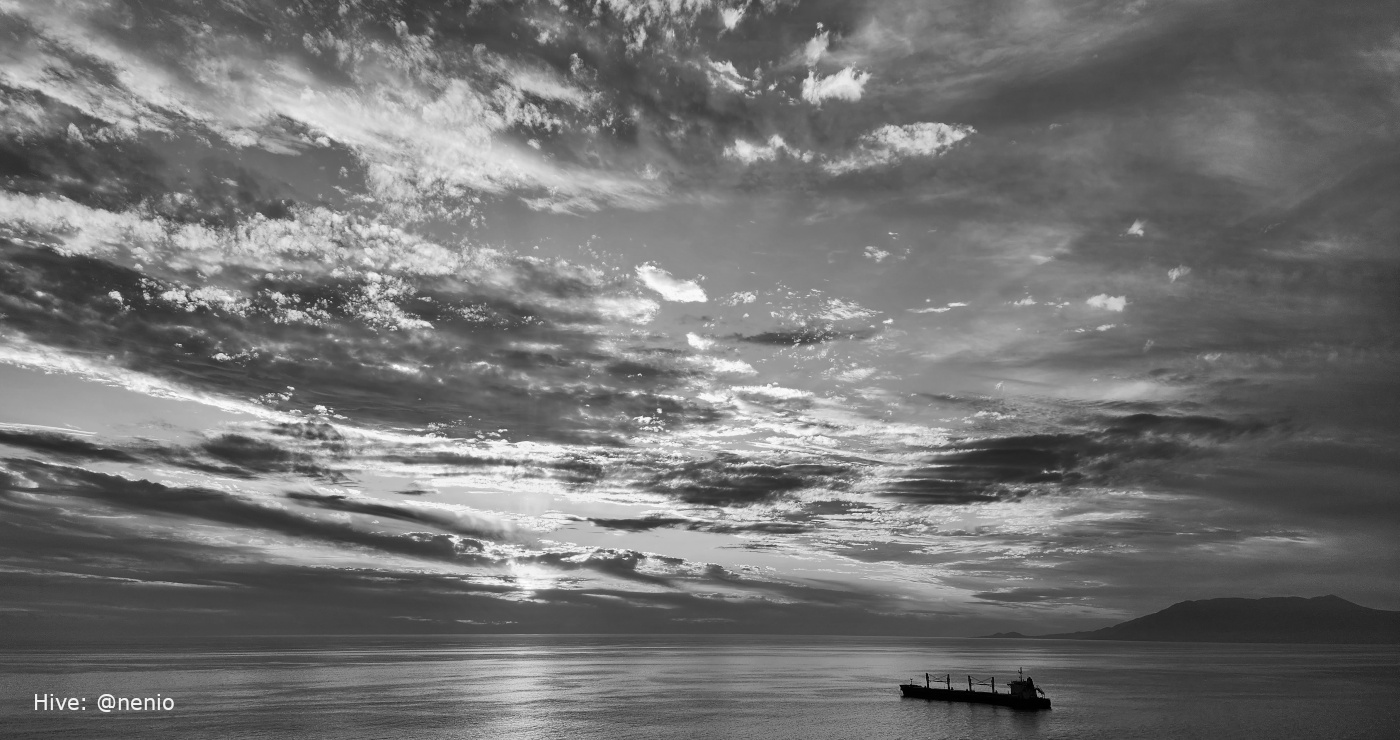 sunset-sea-001-bw.jpg