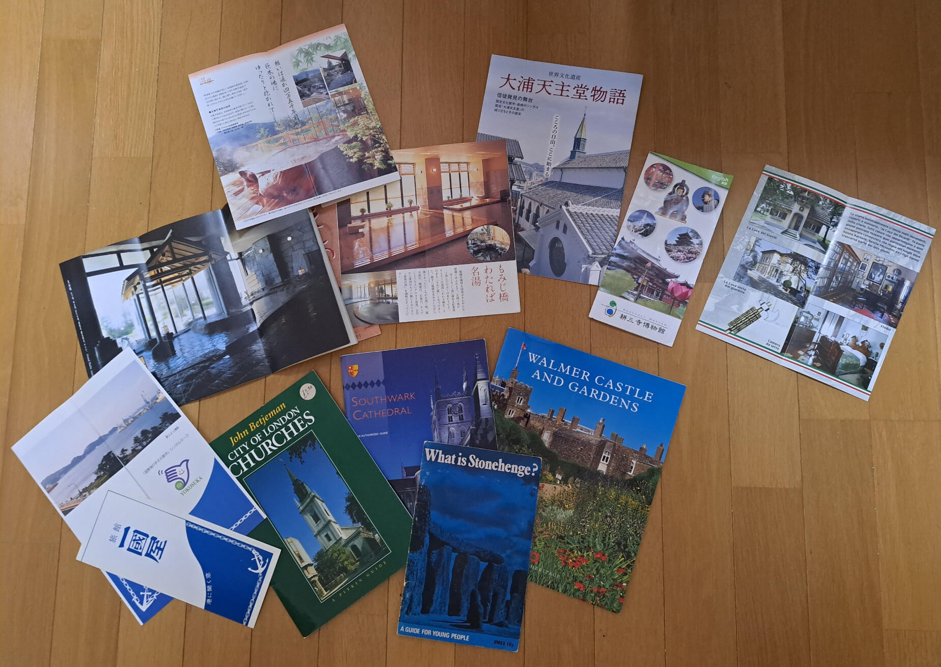 brochures.jpg