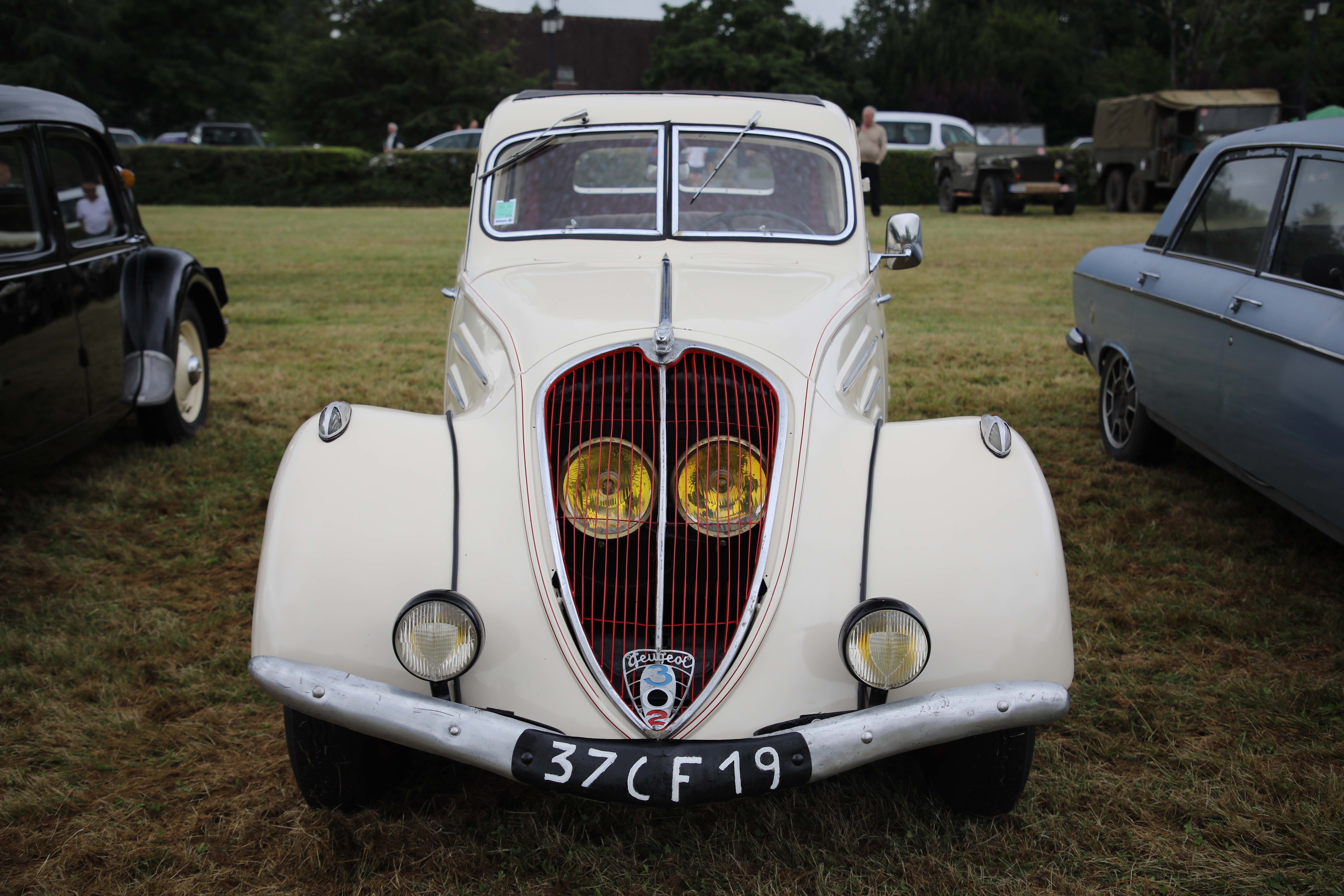 Peugeot 302.jpg