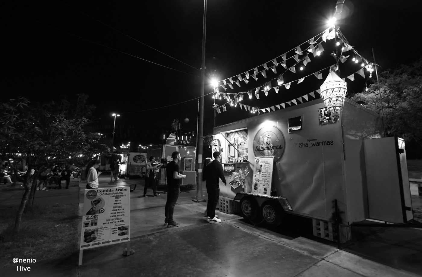 at-foodtrucks-001-bw.jpg