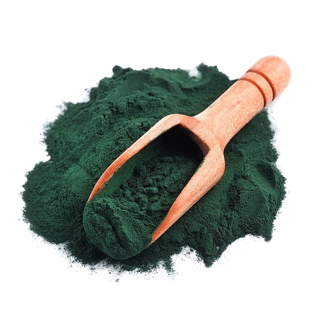 polvo-alga-espirulina-organica-cuchara-madera_183352-2146.jpg