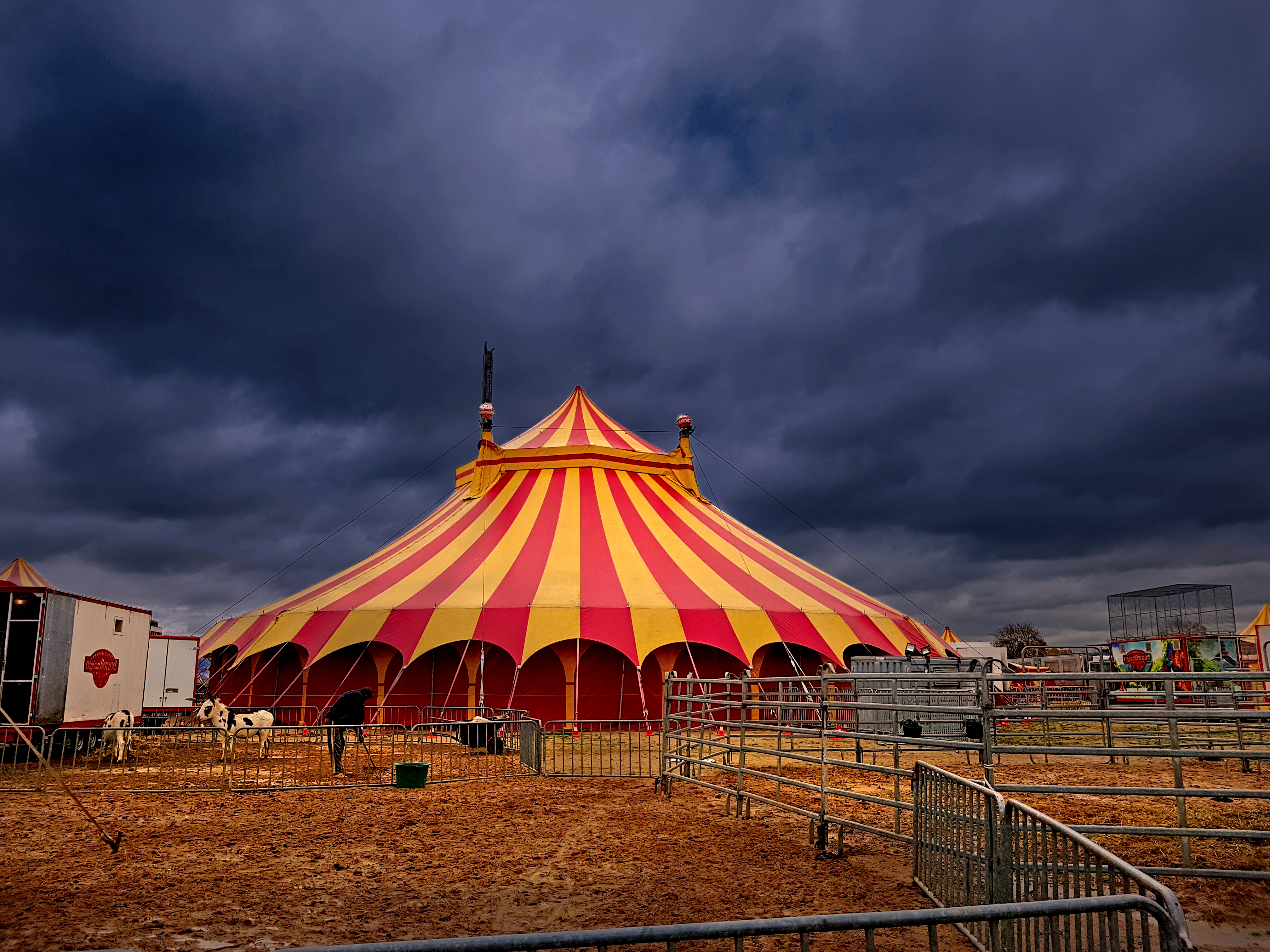 circus-tent-big-top-vaudeville-theater-corral-1604110-pxhere.com.jpg