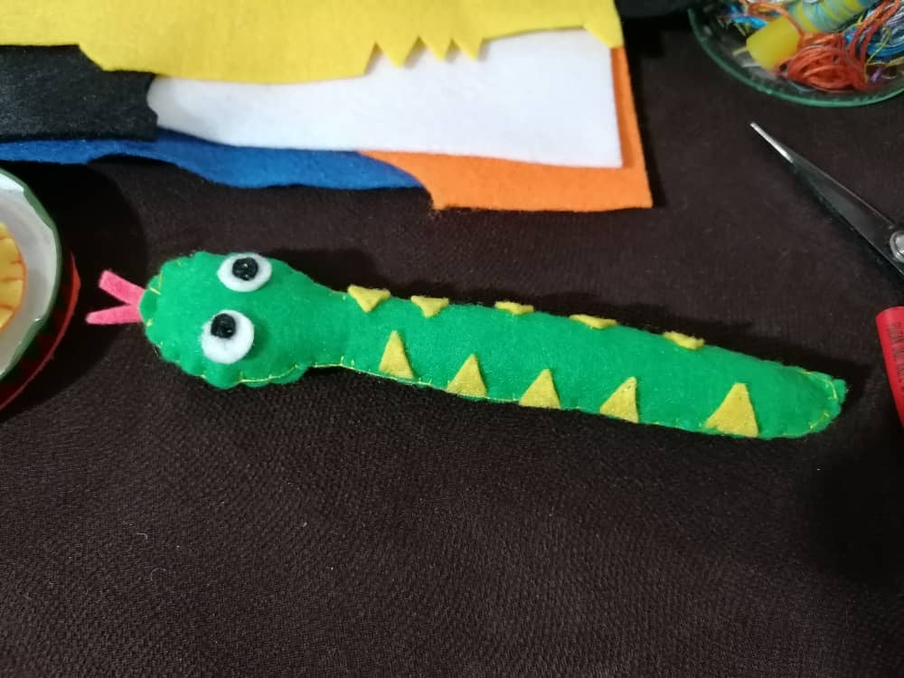 diy-felt-snake (6).jpeg