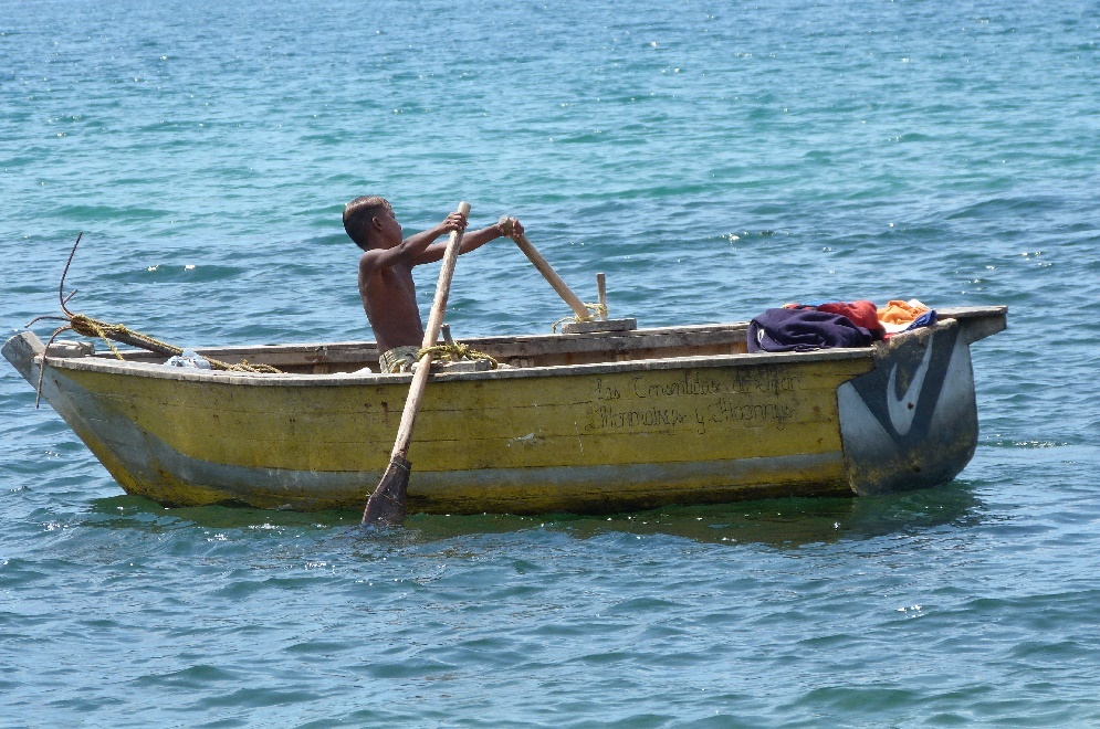 niño bote .jpg