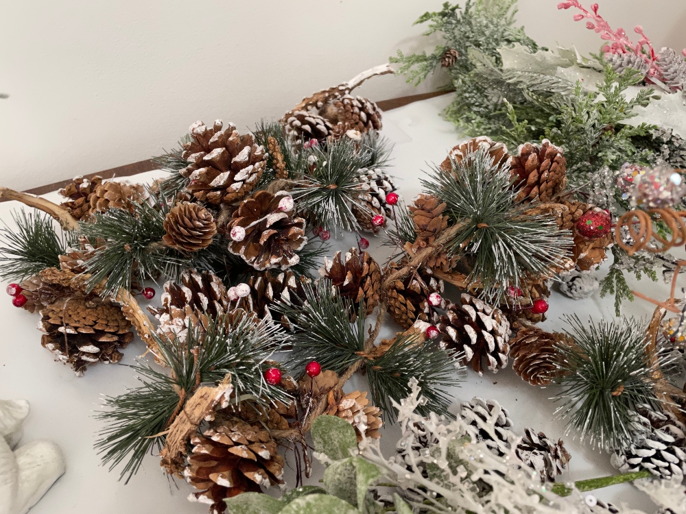 christmas-decor-tree-garland.jpg