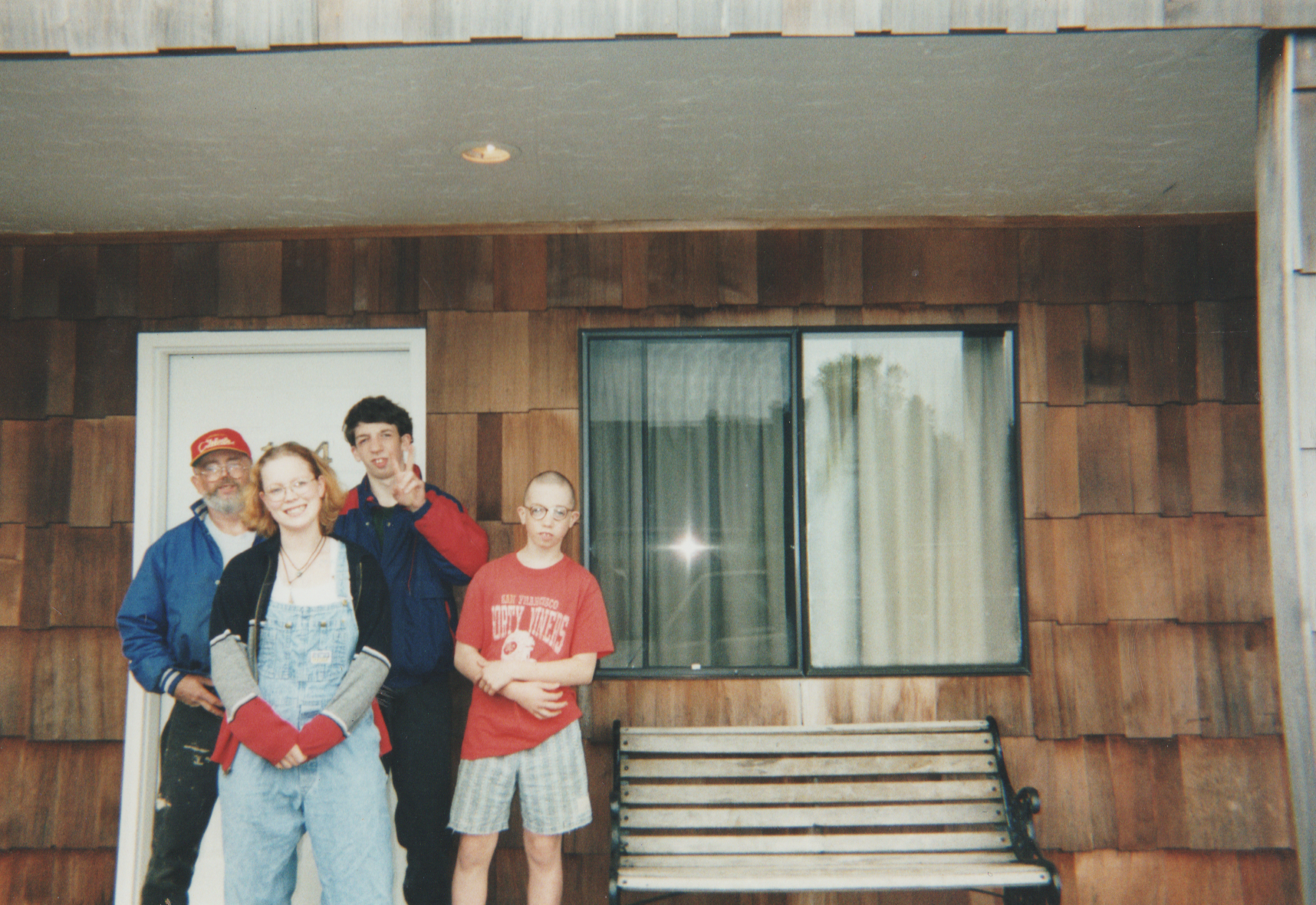 1999-06 - Alan's HS Grad - hotel - Don, Rick, Katie, Joey.png
