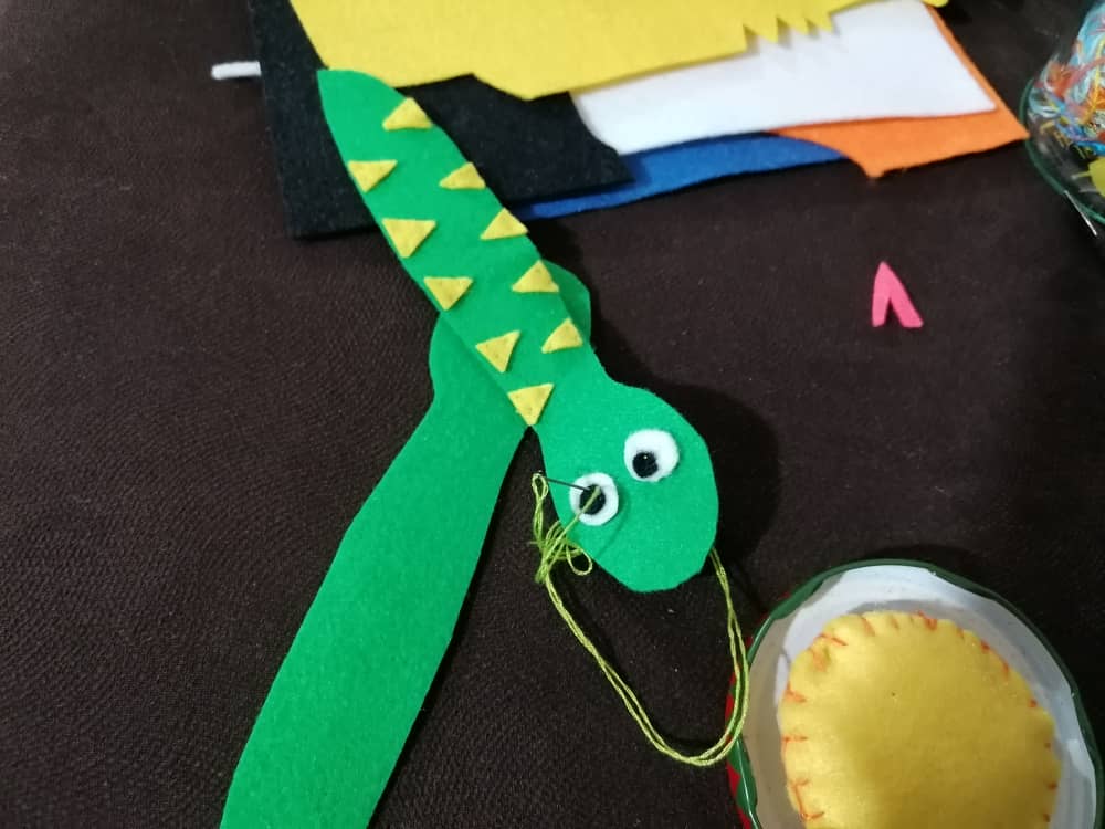 diy-felt-snake (14).jpeg