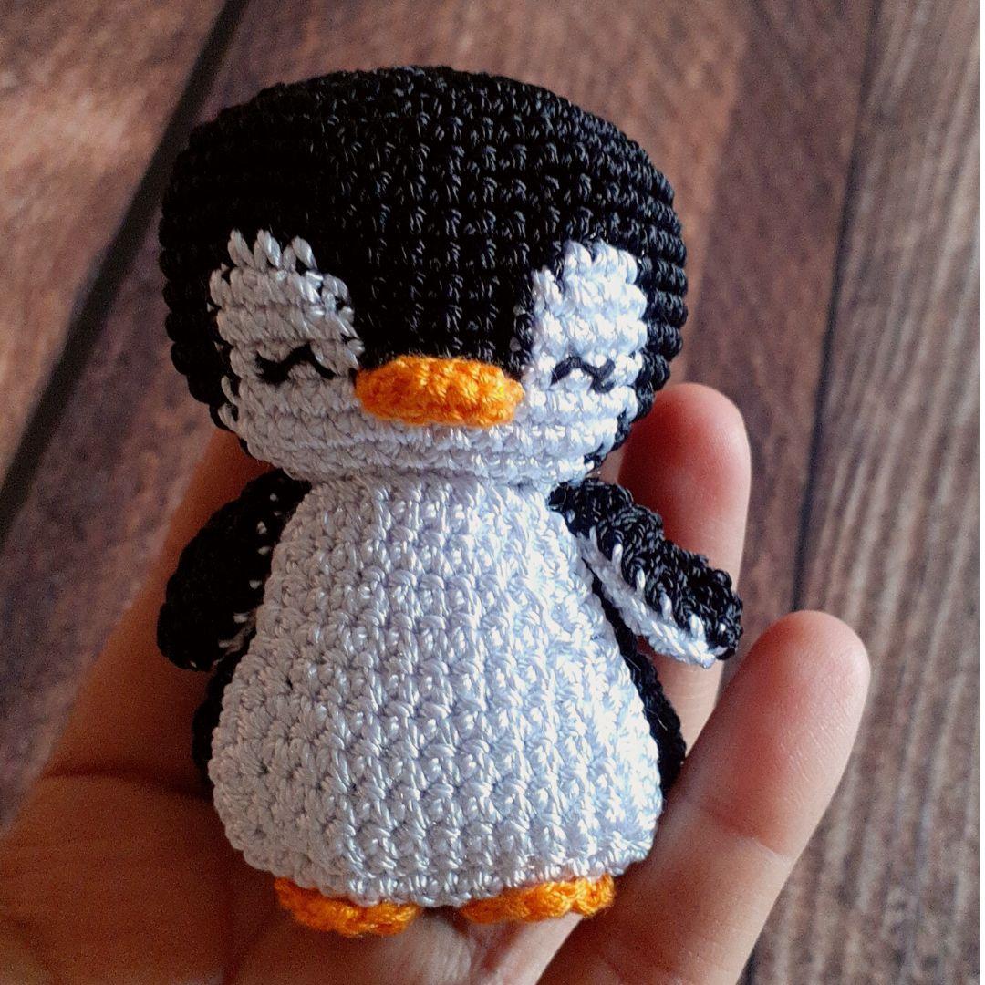 Llavero de pinguino amigurumi.iniciartecraft.jpg