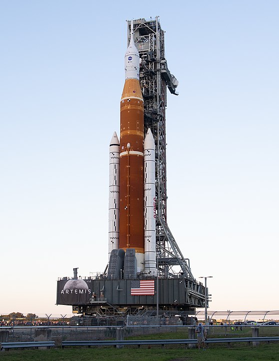 557px-Artemis_1_SLS_Rollout_(cropped).jpg