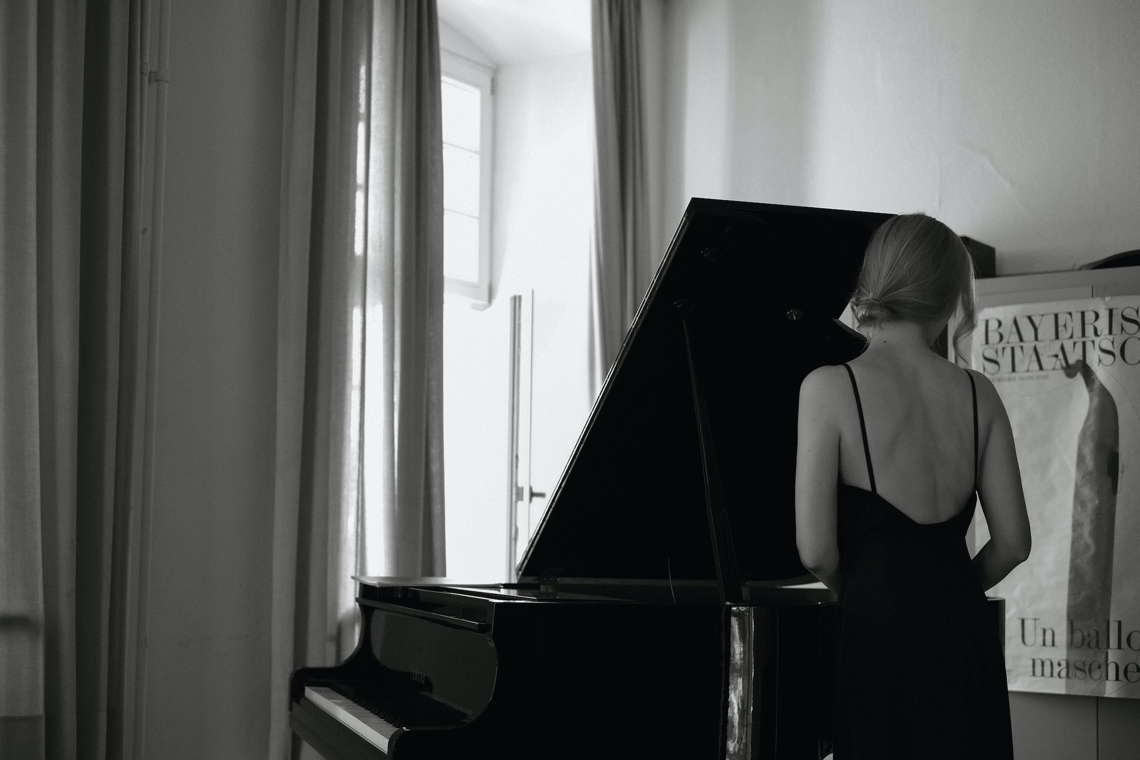 free-photo-of-woman-in-dress-standing-near-piano.jpeg