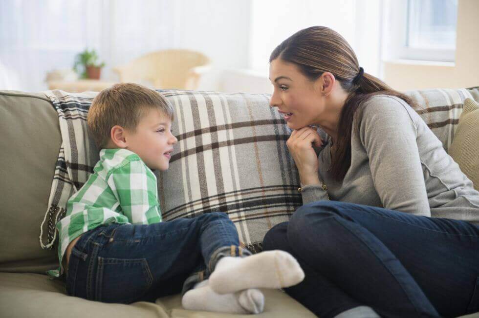 madre-hablando-con-su-hijo.jpg