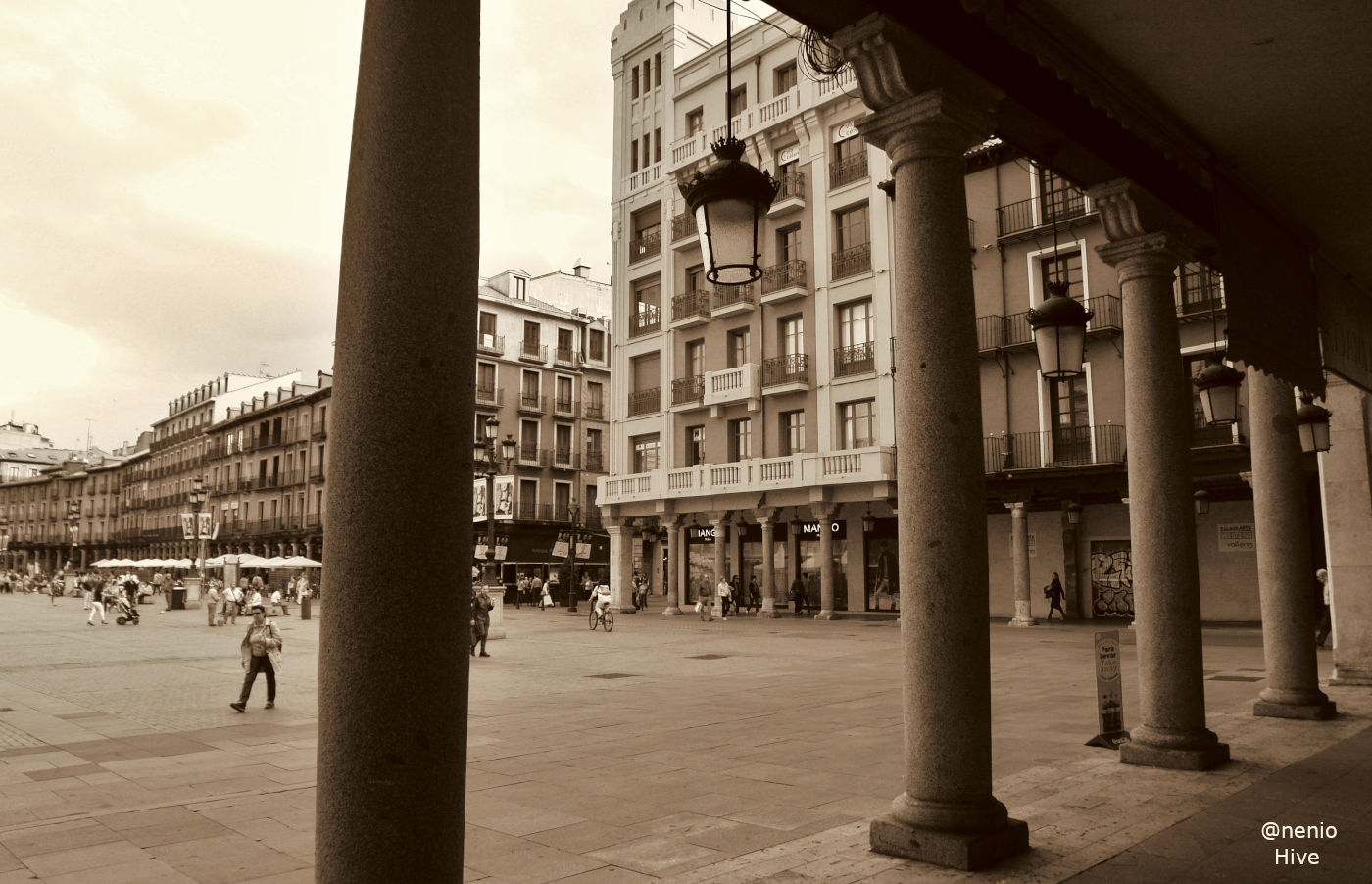 valladolid-plaza-mayor-001-sepia.jpg