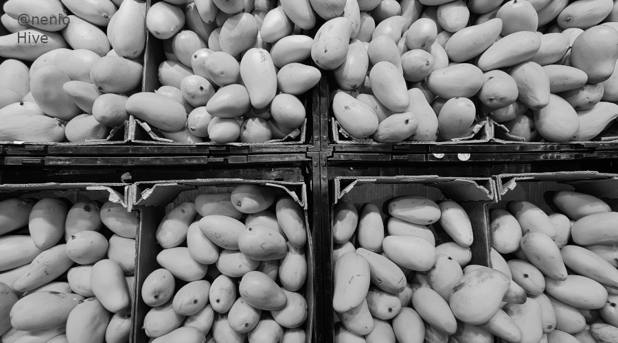 mangos-006-bw.jpg
