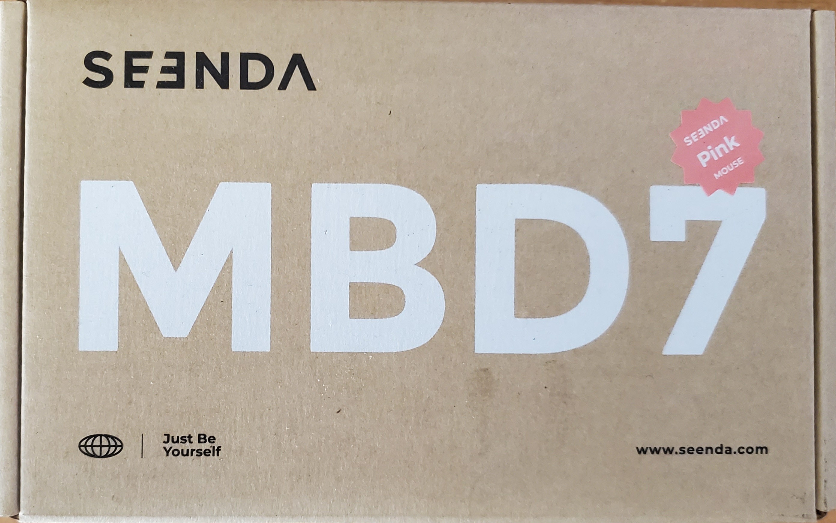Seenda (Shenzhen NewUnite Electronic Co, Ltd) MOE302 RF Wireless Ergonomic Vertical Mouse.jpg