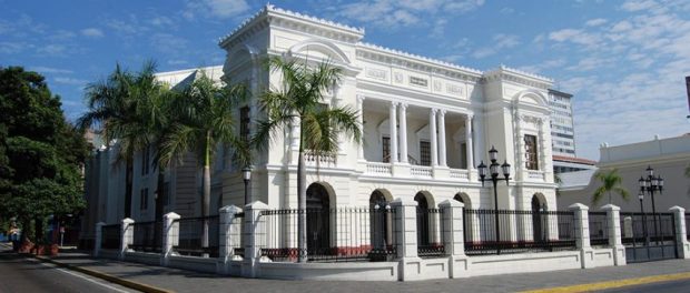 teatro-municipa-de-valencia-foto-albdom-en-panoramio.jpg