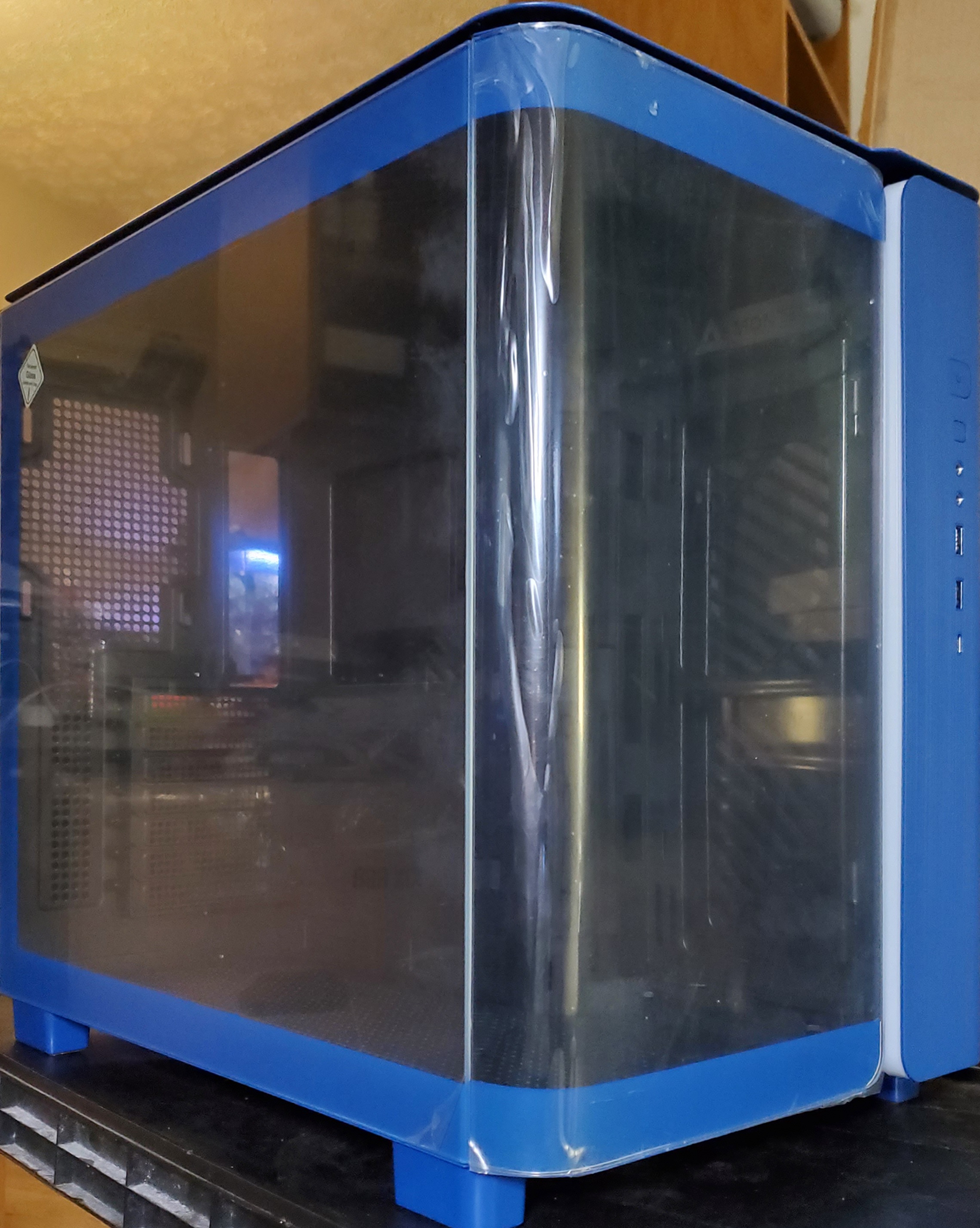 Montech King 95 95 Pro ATX, M-ATX, m-ITX Mid-Tower Panoramic PC Case glass front.jpg