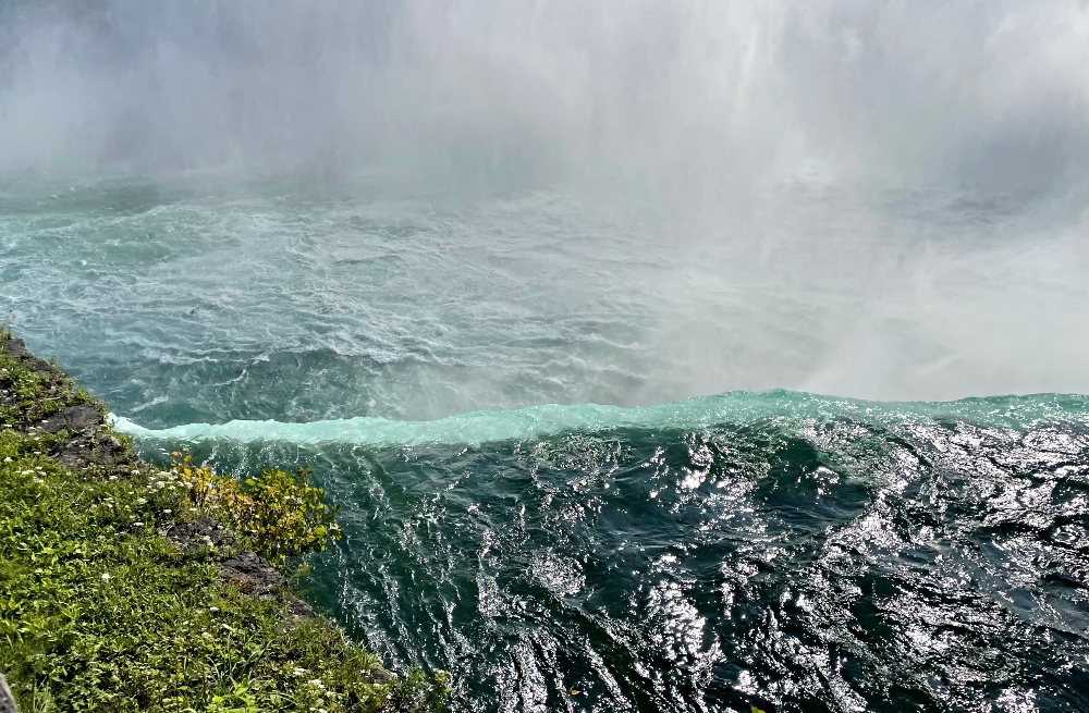 travel-canada-niagra-falls-b.jpg