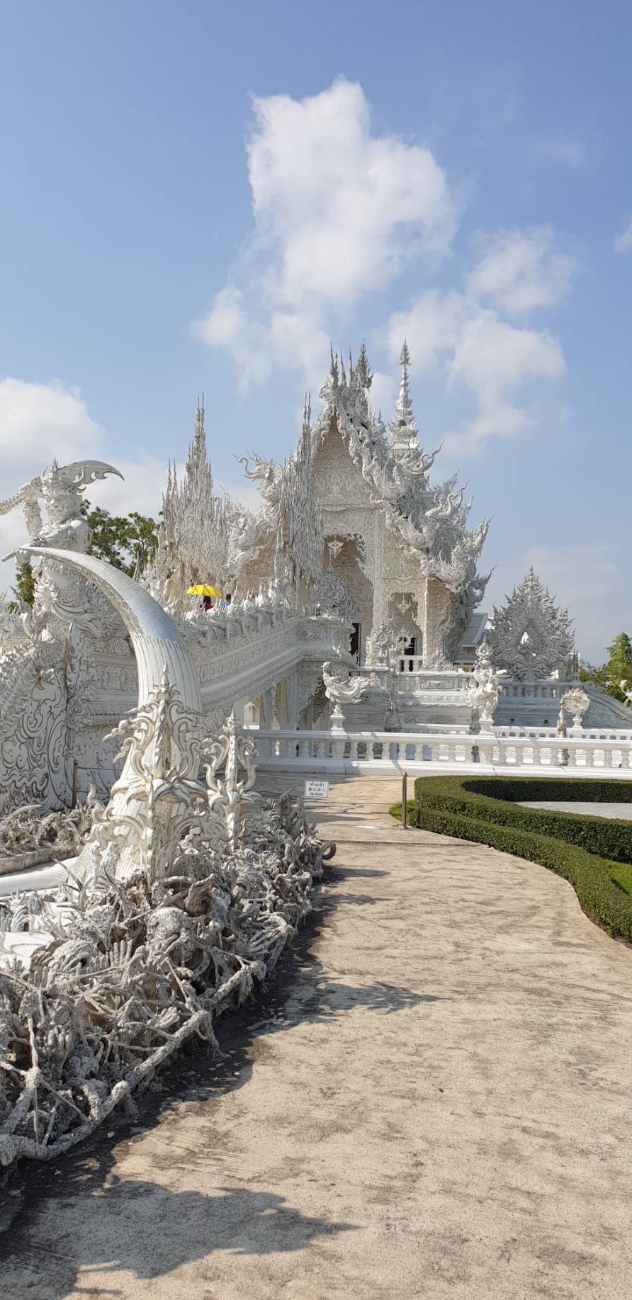 Wat Rong Khun1.jpg