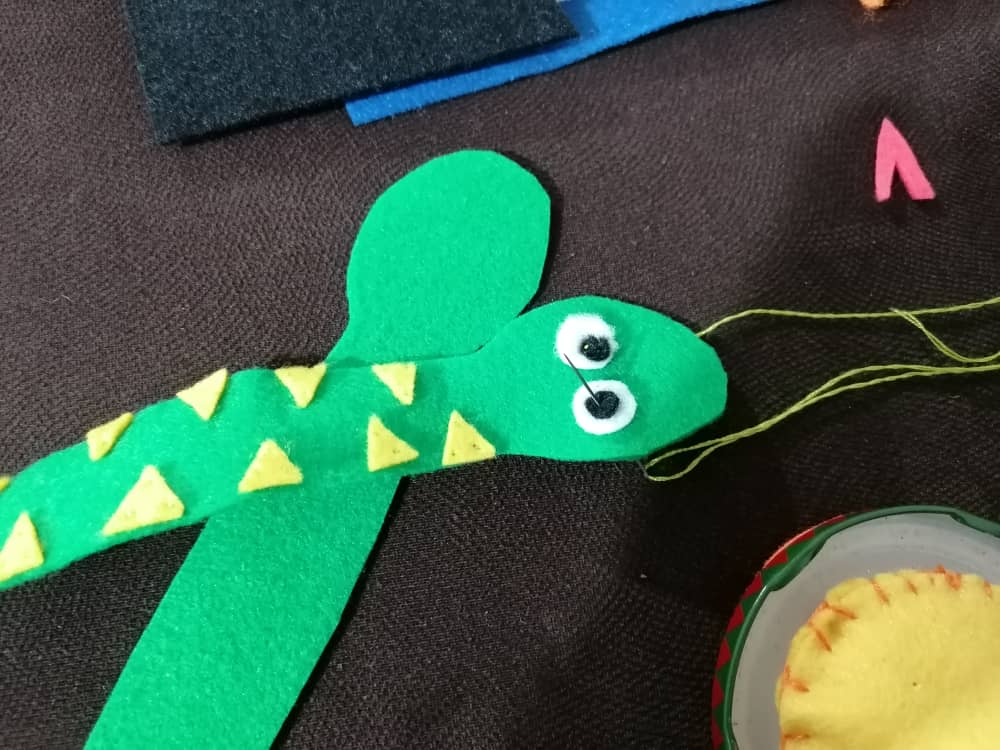 diy-felt-snake (13).jpeg