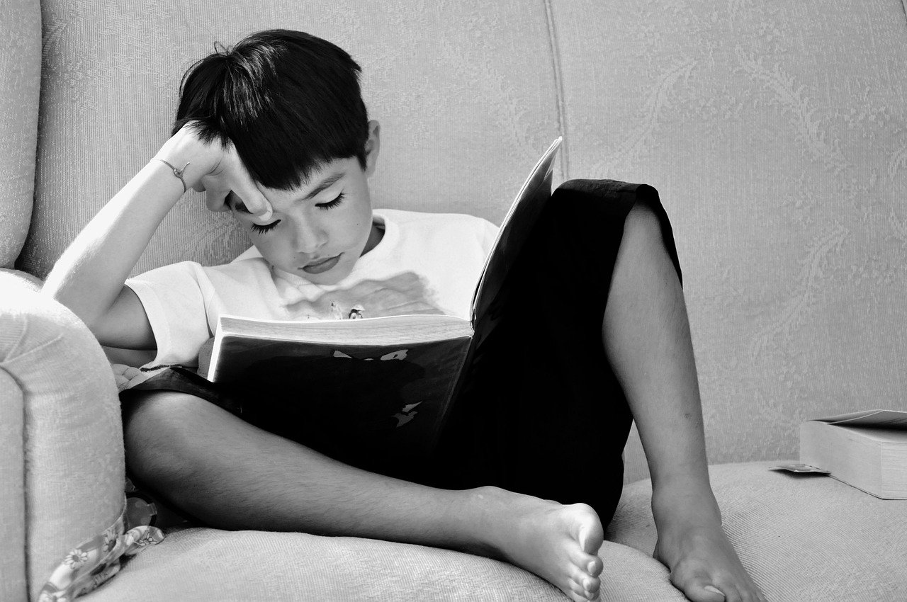 children-studying-670663_1280 (1).jpg