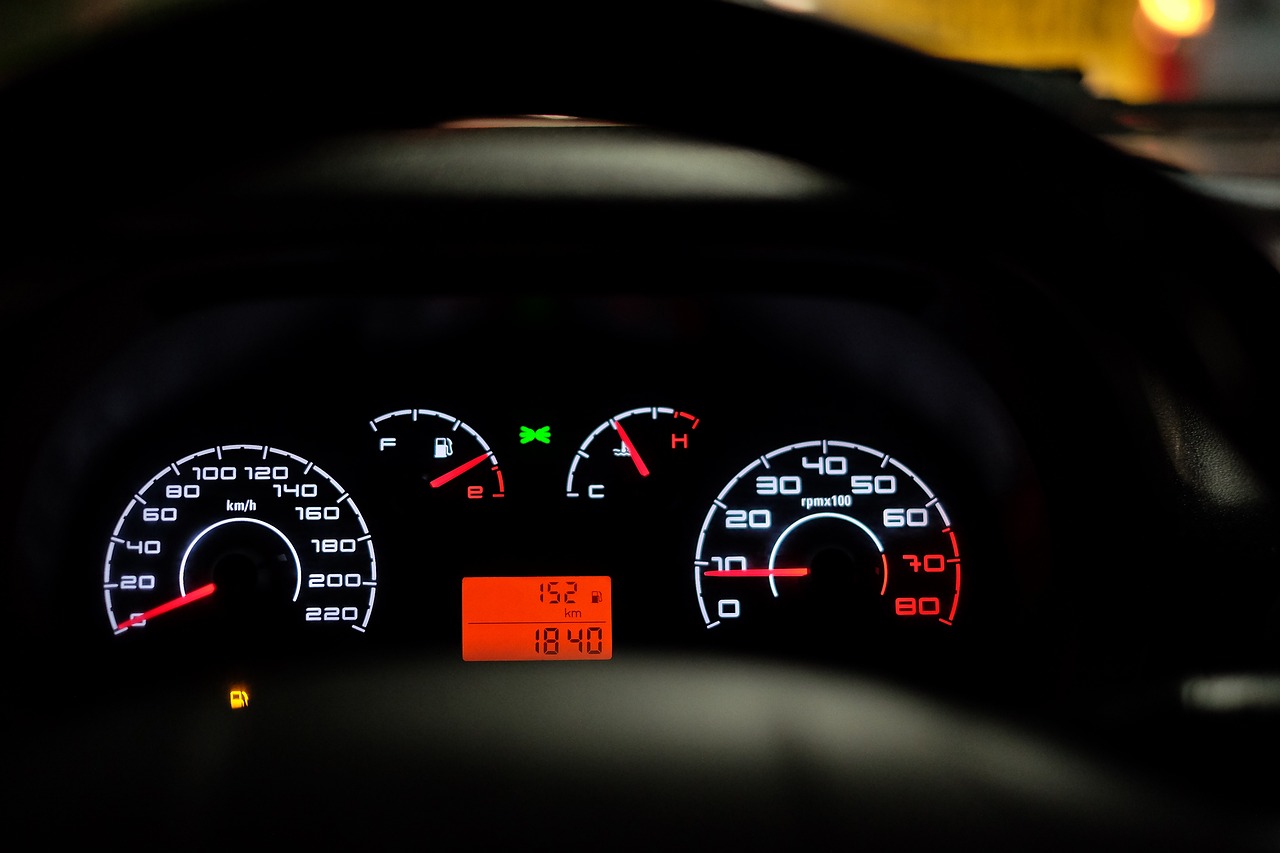 car-dashboard-2667434_1280.jpg