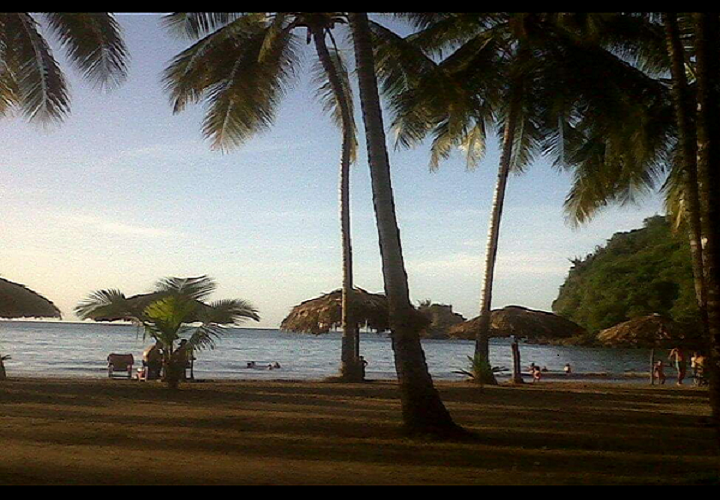 atardecer en playa medina.png