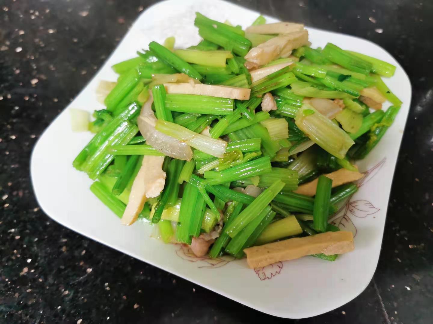 原来蒜苔肉末炒豆干这样做更好吃，营养美味超下饭，孩子们特爱吃|蒜苔|豆干|肉末_新浪新闻