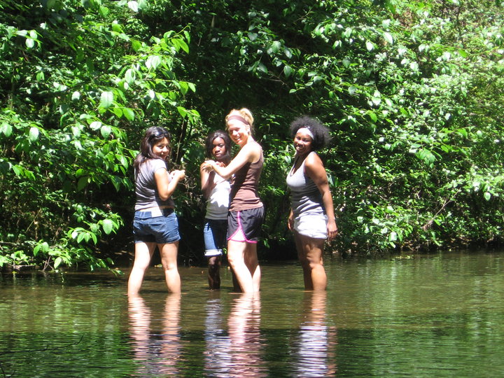 2010-06-11 - Ladies in the River - 30716_10150208191130080_6386409_n.jpg