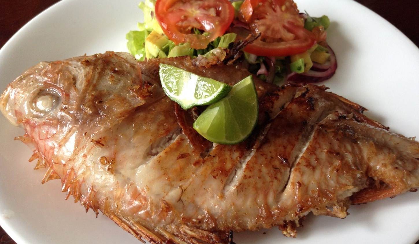 img_mojarra_frita_con_ensalada_58100_orig.jpg