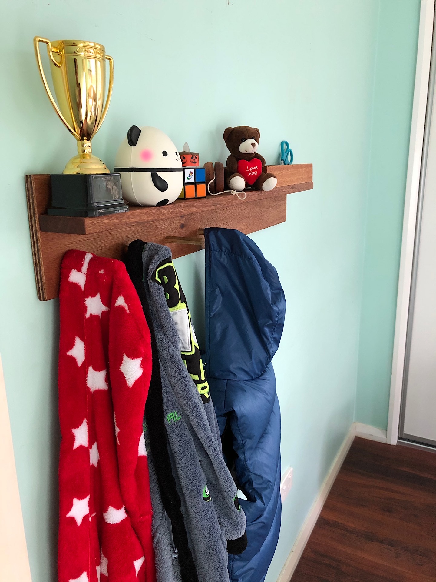 Kid's room coat hanger