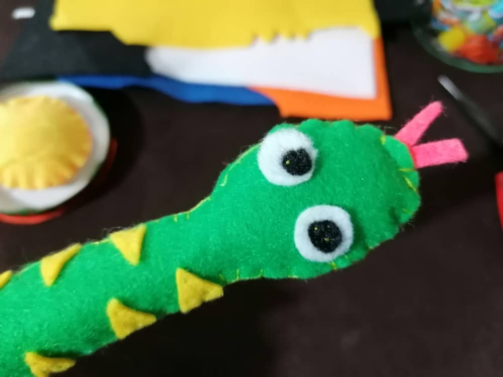 diy-felt-snake (4).jpeg