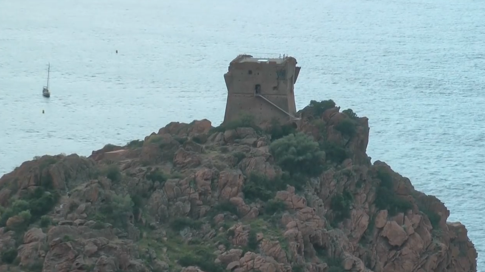 16.-Córcega-(Porto)-panorama-promontorio-torre.png