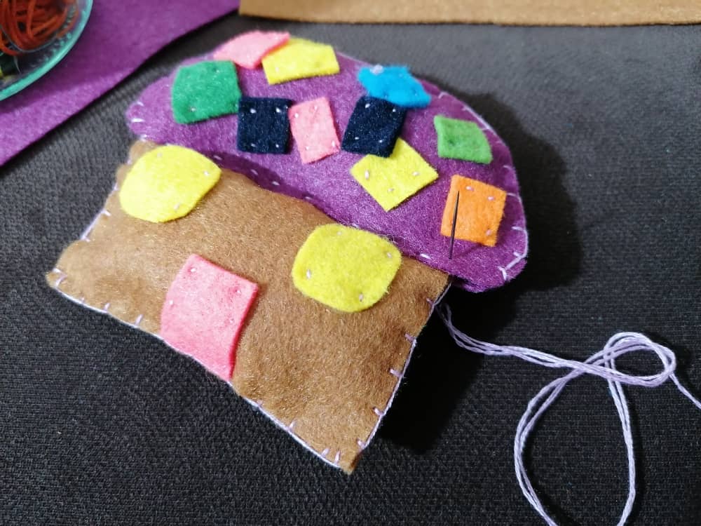 diy-felt-house (13).jpeg