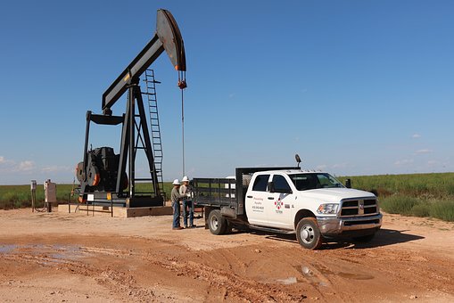 oil-well-2745294__340 (1).jpg