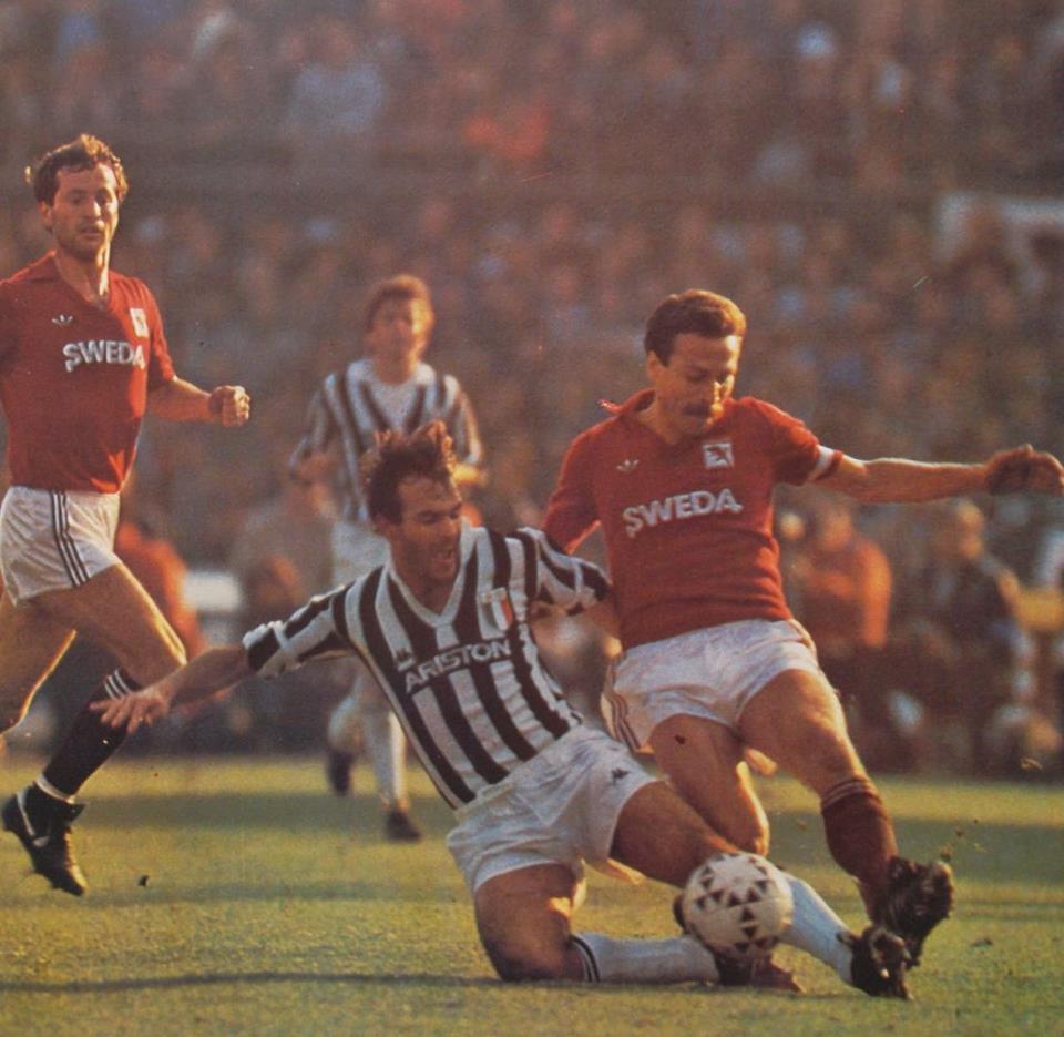 Serie_A_1984-85_-_Juventus_vs_Torino_-_Dossena,_Cabrini_e_Zaccarelli.jpg