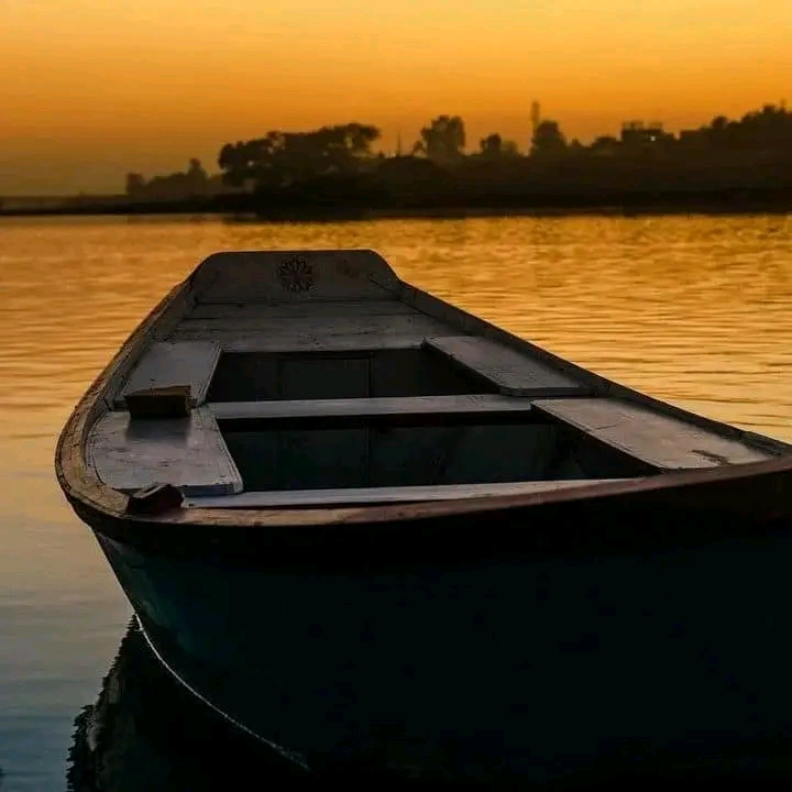 Boat on water.jpg