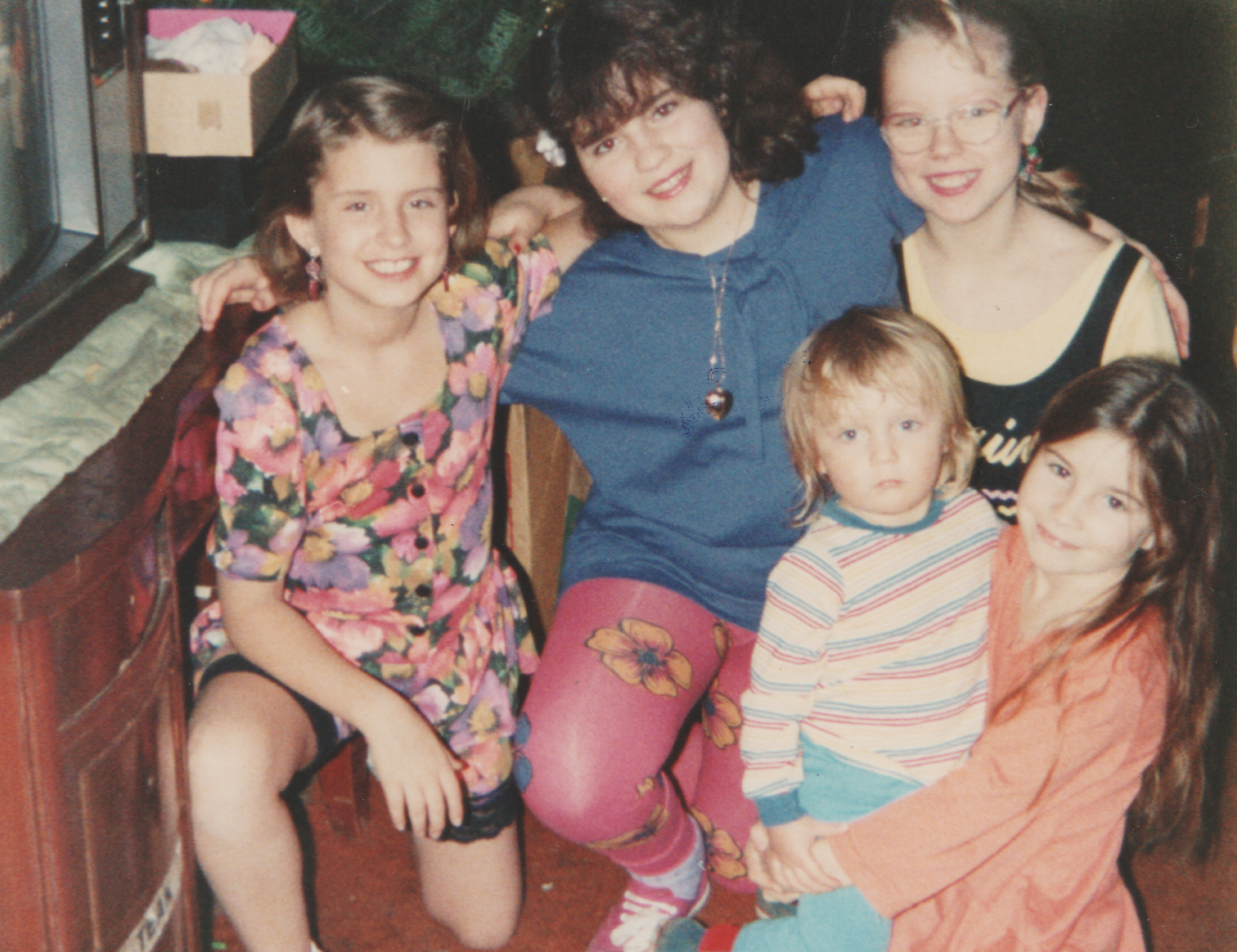 1991-12-26 - Katie, Crystal, Katrina, Kathy, Alysia, Christmas, 163 living room, TV.png