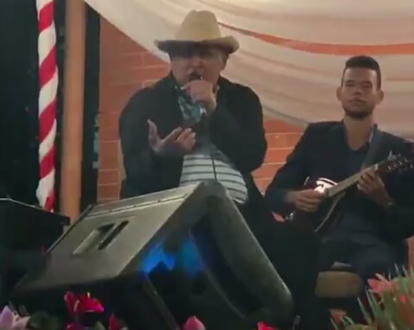 Hay noches que no se necesitan palabras sólo música..._0(JPG).jpg
