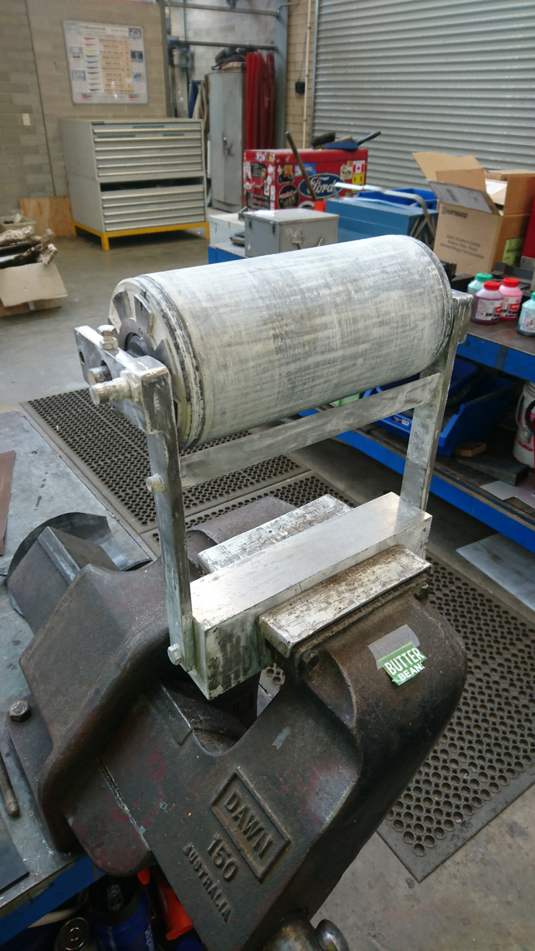 Lime slaker gravimetric feeder drum